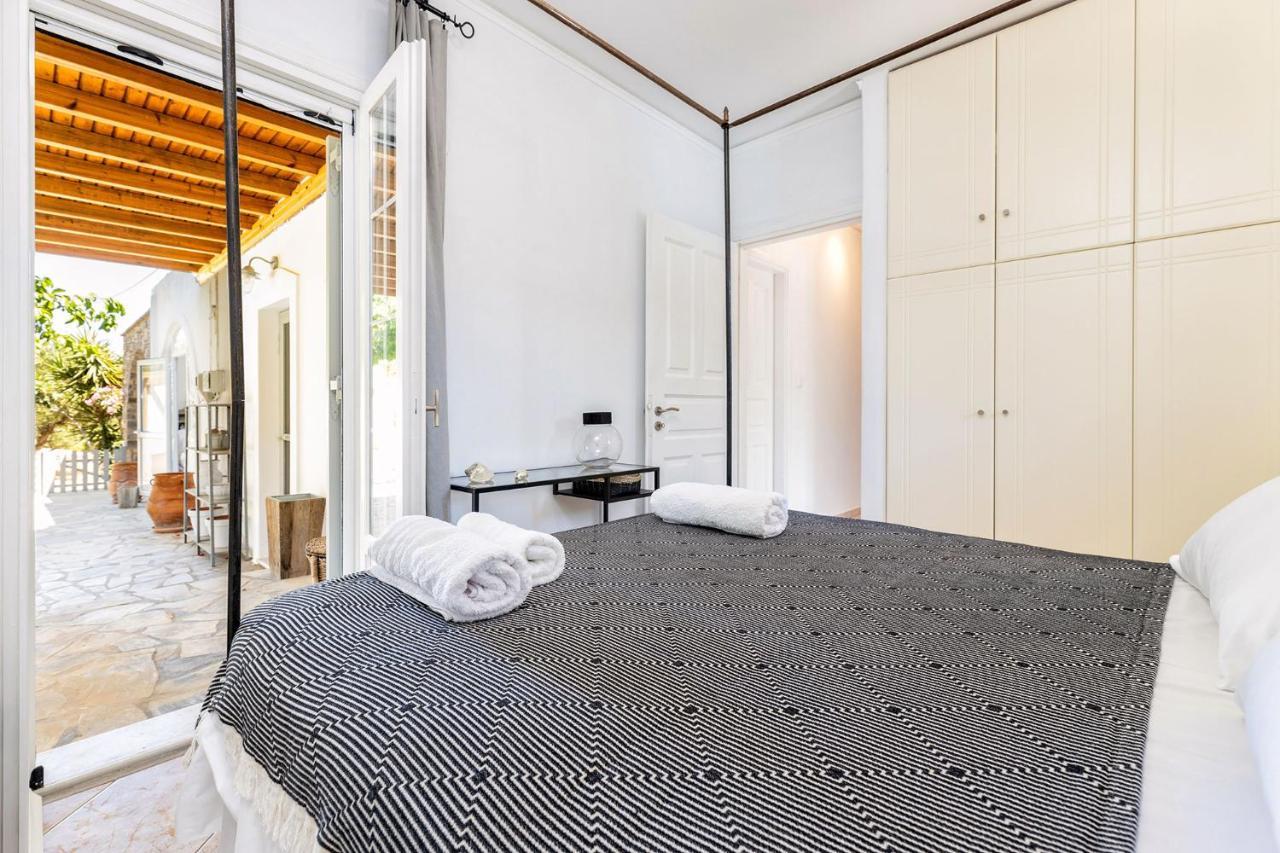 Daphne'S Lux Villa Paraspori  Buitenkant foto